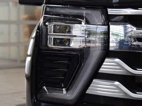 Used 2024 Chevrolet Silverado 3500 High Country w/ High Country Premium Package AWD/4WD image 12