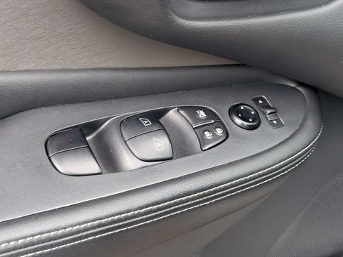 Used 2023 Nissan Murano SV FWD image 14