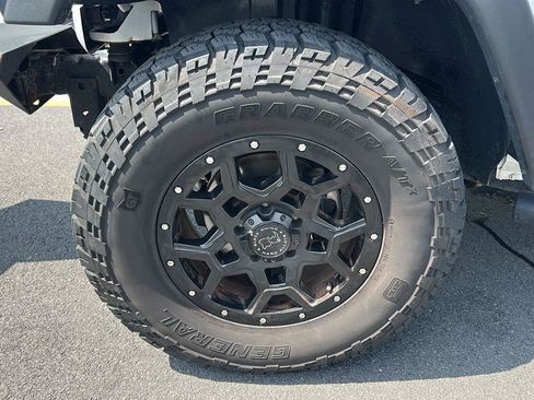 Used 2017 Jeep Wrangler Unlimited Sport w/ Quick Order Package 24S AWD/4WD image 21