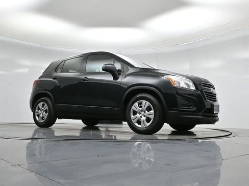 Used 2016 Chevrolet Trax LS w/ LPO, Cargo Package image 3