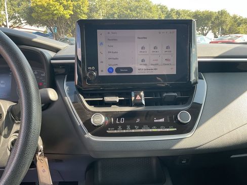 Used 2025 Toyota Corolla LE FWD image 27