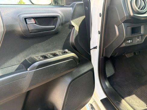 Used 2018 Toyota Tacoma SR w/ SR Convenience Package AWD/4WD image 16