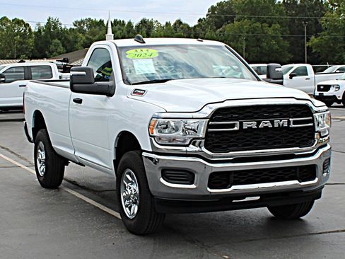 Used 2024 RAM 2500 Tradesman w/ Chrome Appearance Group AWD/4WD image 3