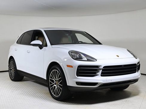 Used 2023 Porsche Cayenne Platinum Edition image 9