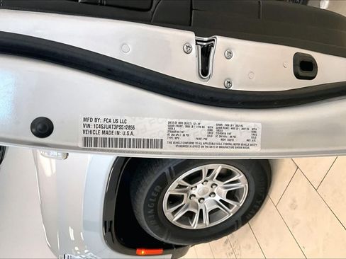 Used 2023 Jeep Wagoneer 2WD image 31