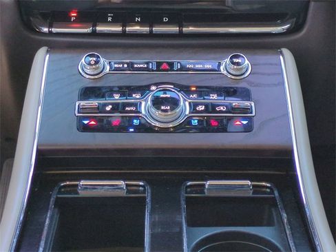 Used 2022 Lincoln Aviator Reserve w/ Equipment Group 201A image 22