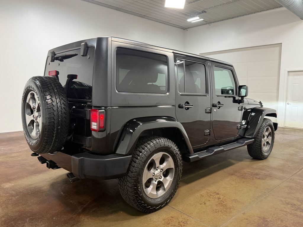 Used 2018 Jeep Wrangler Unlimited Sahara AWD/4WD image 34