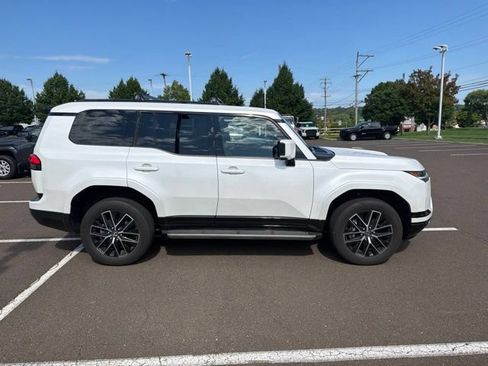 Used 2025 Lexus GX 550 w/ Accessory Package (2T) AWD/4WD image 4
