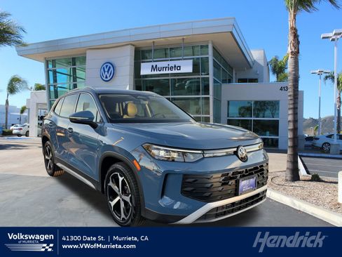New 2025 Volkswagen Tiguan SE image 1