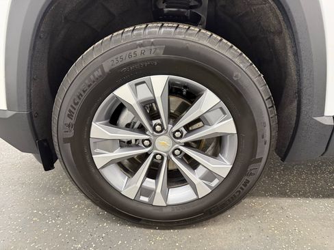 Certified 2025 Chevrolet Equinox LT image 18