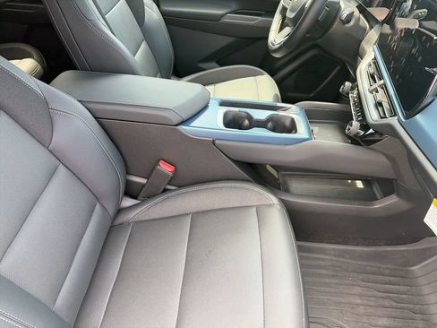 Used 2024 Chevrolet Equinox EV LT w/ LPO, Trailering Package FWD image 9