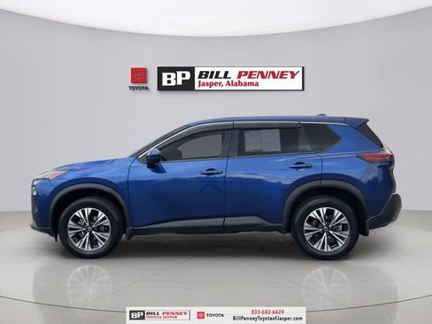Used 2021 Nissan Rogue SV image 2