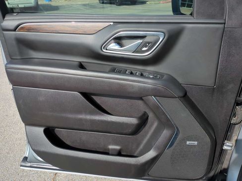 Used 2023 Chevrolet Suburban Premier w/ Premium Package AWD/4WD image 23