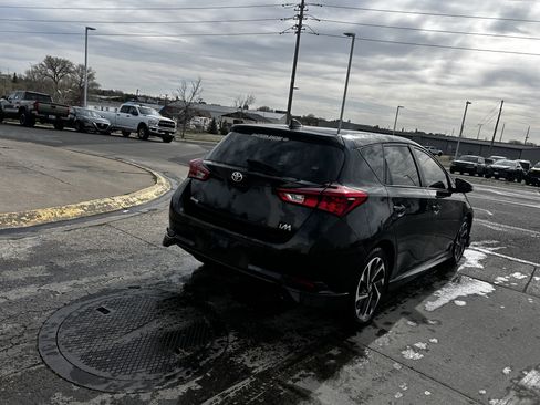 Used 2017 Toyota Corolla iM image 5