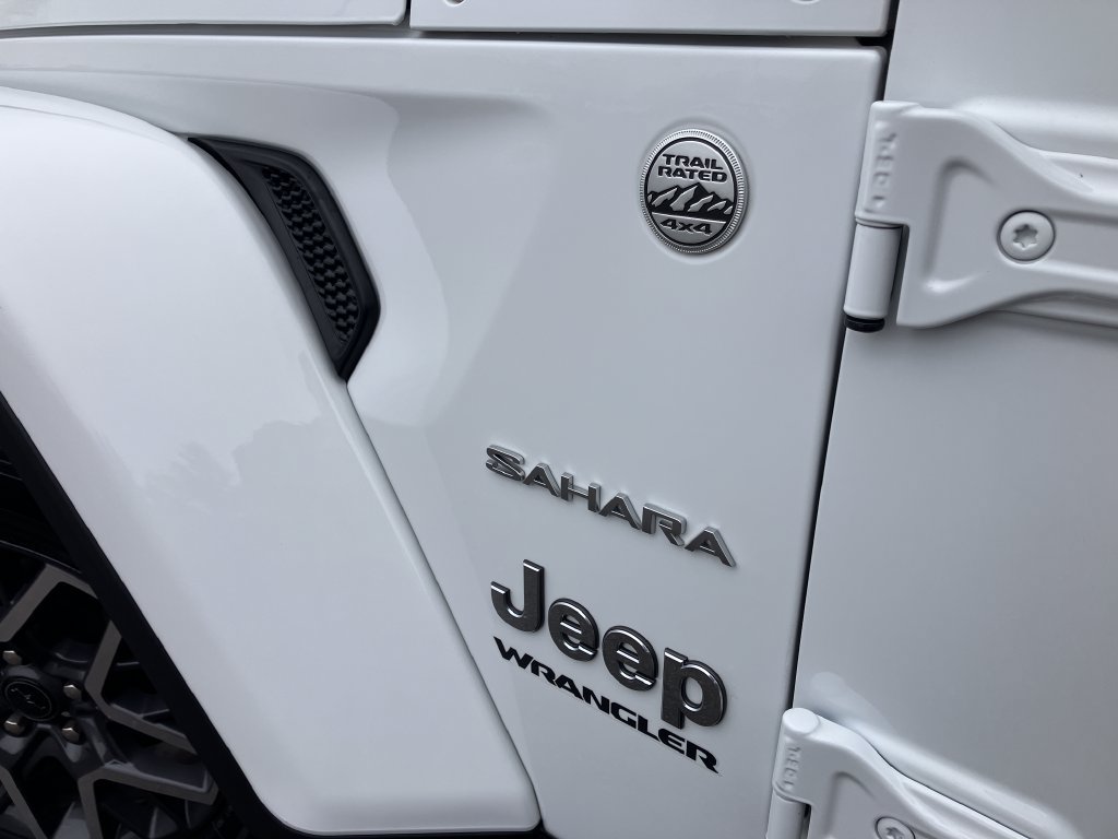 Used 2024 Jeep Wrangler Unlimited Sahara w/ Technology Group AWD/4WD image 21