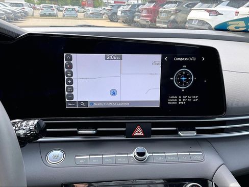 Used 2025 Hyundai Elantra SEL FWD image 15
