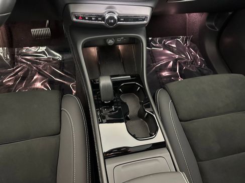 Used 2023 Volvo XC40 Recharge Plus image 14