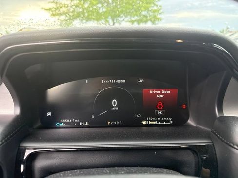 Used 2022 Lincoln Nautilus FWD w/ Premium Package image 15