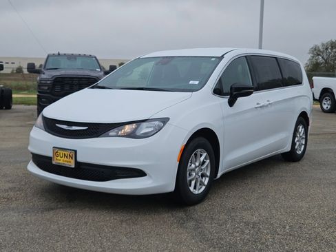 New 2026 Chrysler Voyager LX image 7