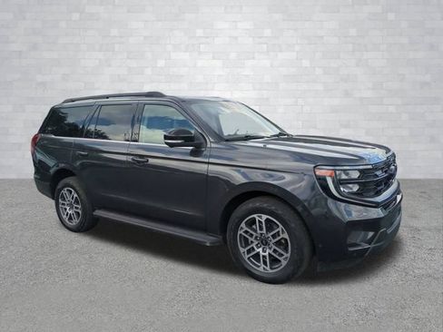 Used 2025 Ford Expedition Active AWD/4WD image 2