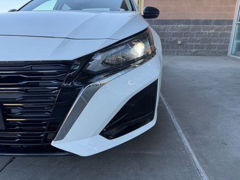 Used 2024 Nissan Altima 2.5 S image 11