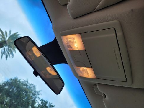 Used 2016 Ford Taurus SE image 19