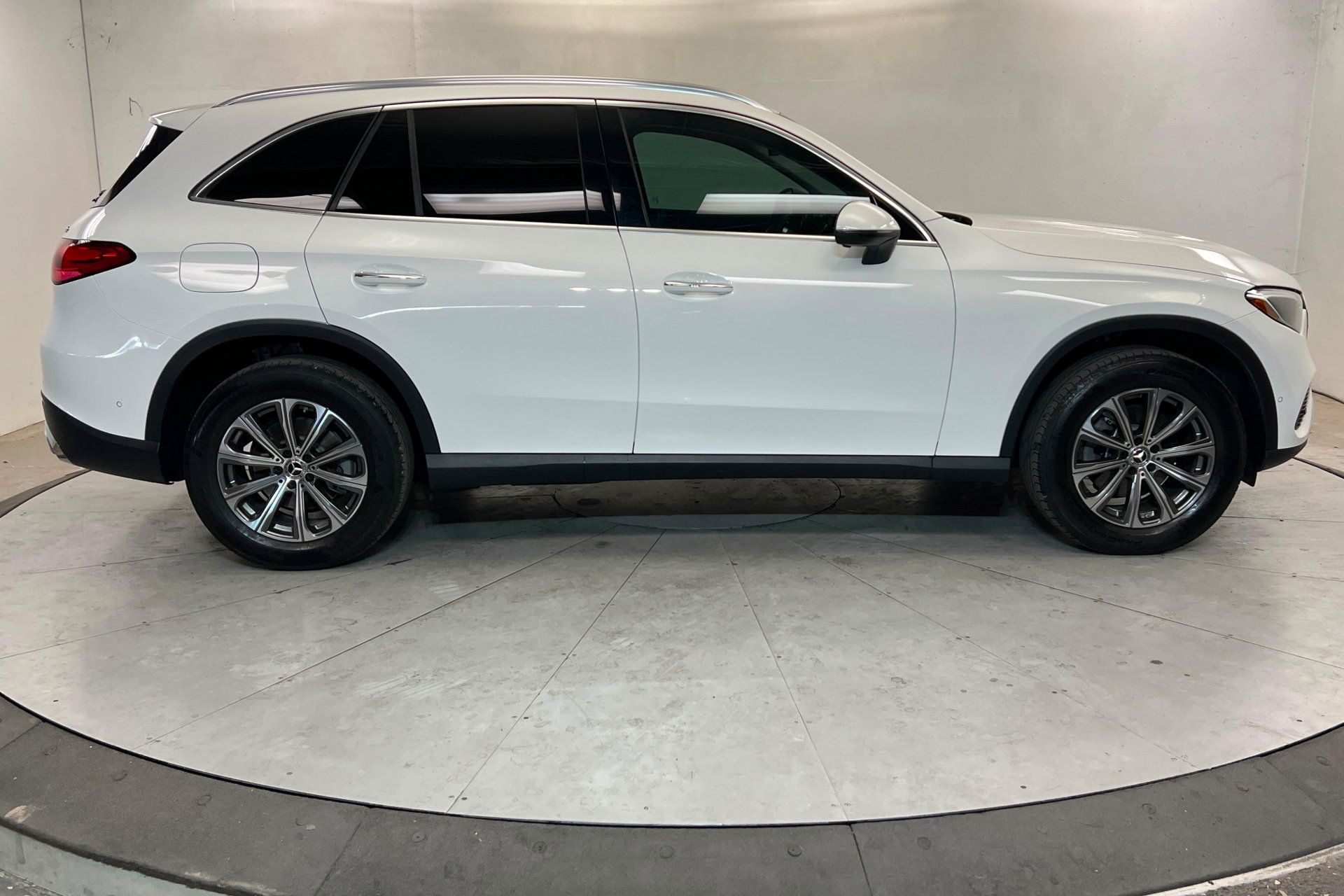 Used 2024 Mercedes-Benz GLC 300 4MATIC image 7