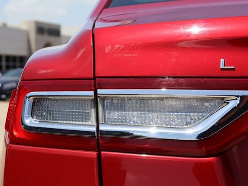 Used 2020 Lincoln Continental w/ Premium Package image 12