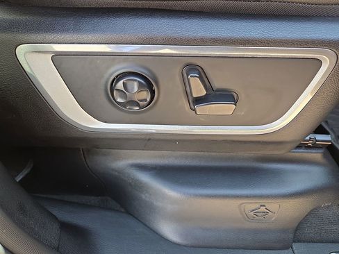 Used 2021 RAM 1500 Laramie RWD image 15