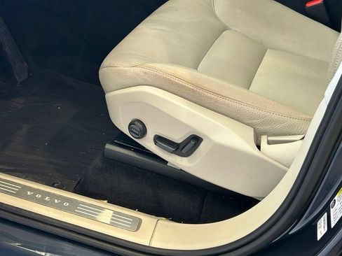 Used 2023 Volvo XC90 B6 Plus w/ Protection Package AWD/4WD image 10