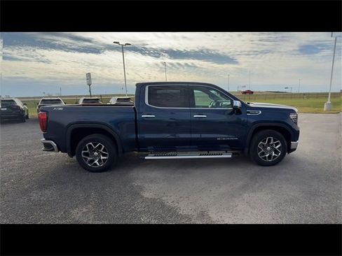 Used 2022 GMC Sierra 1500 SLT w/ SLT Convenience Package image 9