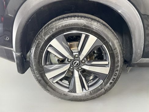 Used 2024 Nissan Rogue SL FWD image 33