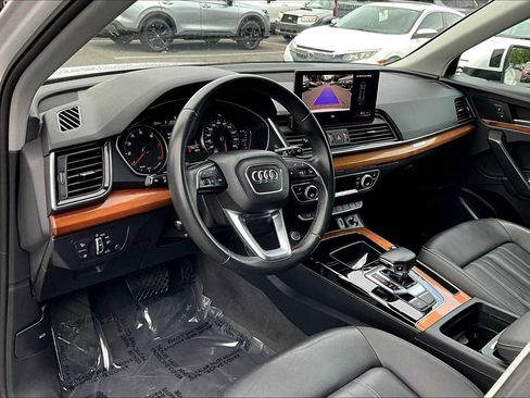 Used 2021 Audi Q5 Premium image 16