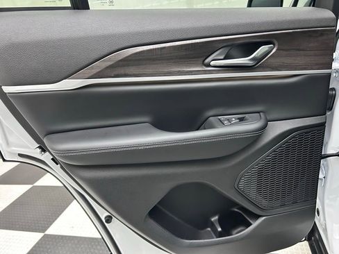 New 2025 Jeep Grand Cherokee Limited image 13