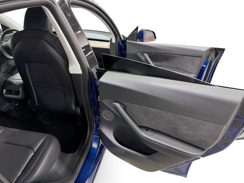 Certified 2022 Tesla Model Y Long Range AWD/4WD image 12