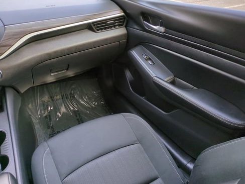 Used 2025 Nissan Altima 2.5 SV image 16