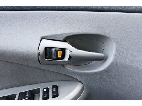 Used 2013 Toyota Corolla LE image 23