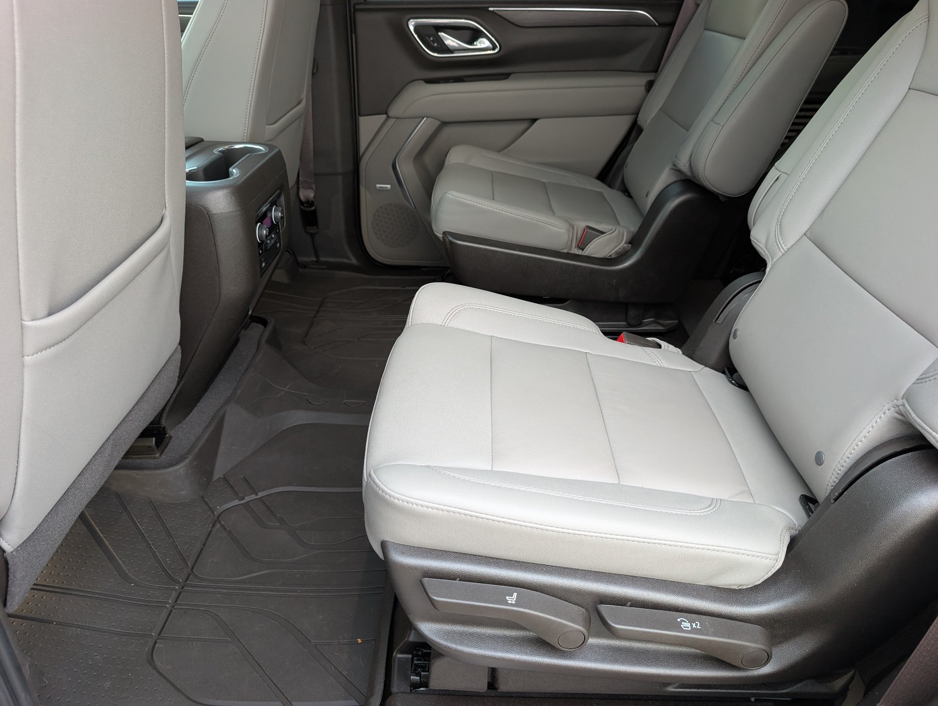 Used 2023 Chevrolet Tahoe Z71 w/ Luxury Package AWD/4WD image 17