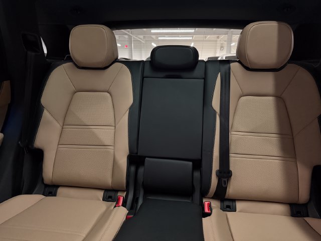 Certified 2026 Porsche Cayenne E-Hybrid AWD/4WD image 33