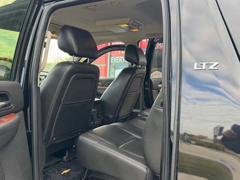 Used 2012 Chevrolet Avalanche LTZ image 19