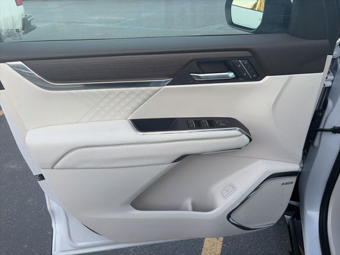 New 2026 GMC Acadia Denali w/ Super Cruise Package AWD/4WD image 10