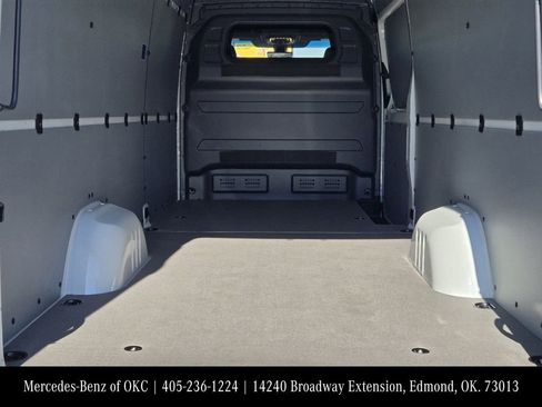 Used 2025 Mercedes-Benz Sprinter 2500 image 31