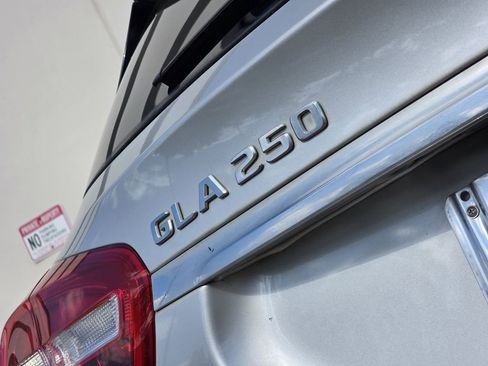 Used 2018 Mercedes-Benz GLA 250 4MATIC image 36