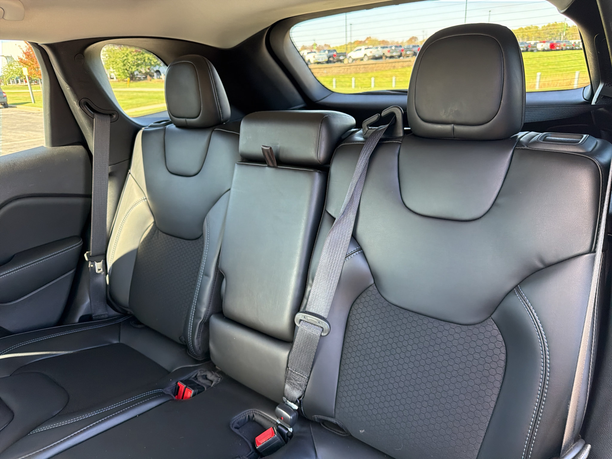Used 2020 Jeep Cherokee Latitude Plus w/ Cold Weather Group AWD/4WD image 33
