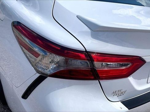 Used 2019 Toyota Camry SE FWD image 23