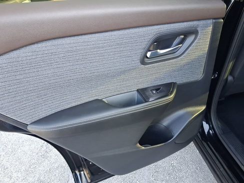 Certified 2023 Nissan Rogue SV FWD image 11