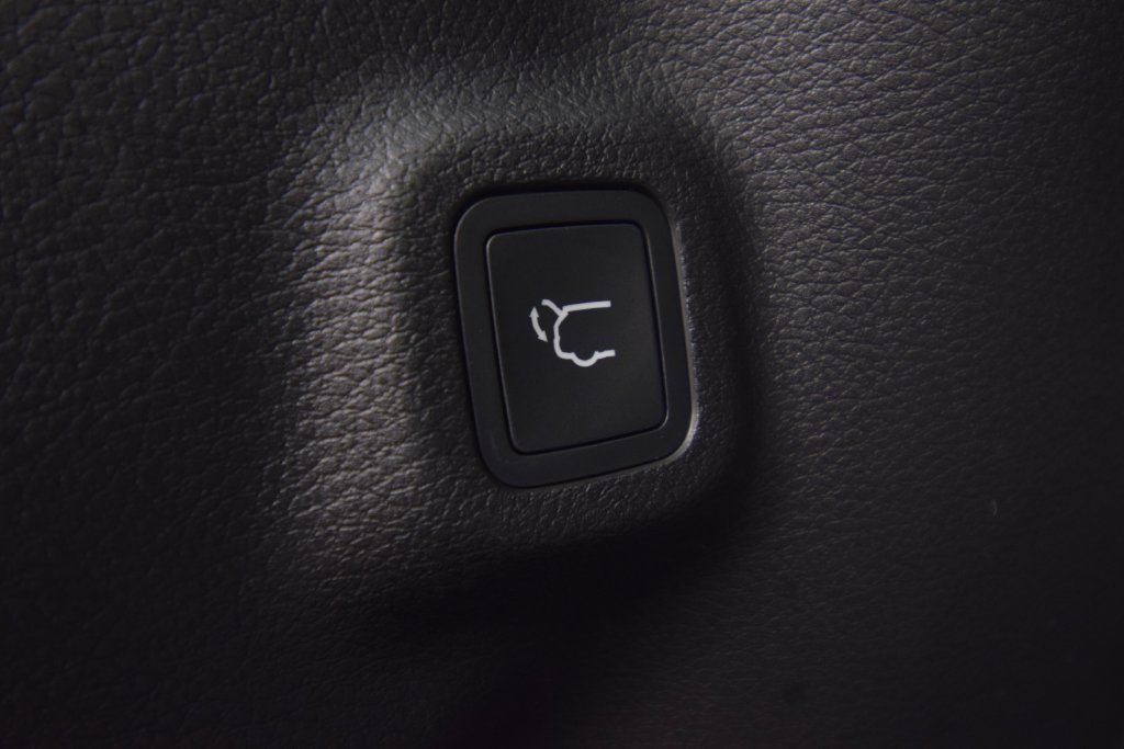 New 2026 Jeep Compass Trailhawk w/ Sun, Sound & Navigation Group AWD/4WD image 38