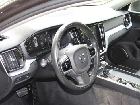 Used 2020 Volvo S60 T5 Momentum FWD image 21