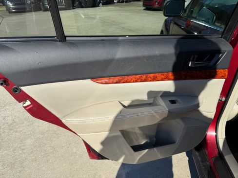 Used 2011 Subaru Outback 2.5i Limited w/ PWR Moonroof Pkg image 27