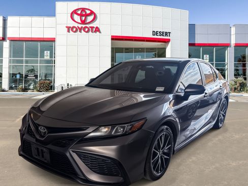 Used 2021 Toyota Camry SE FWD image 3